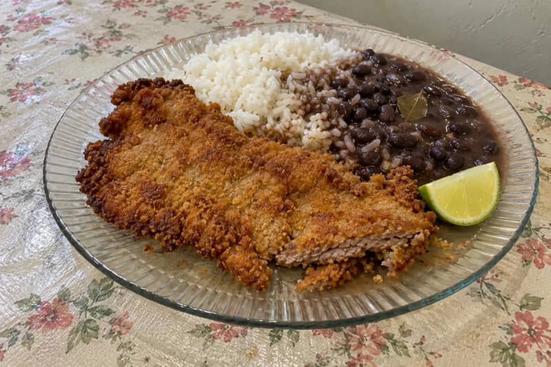 Breaded steak with rice and beans