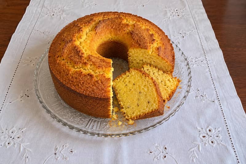 Cornmeal cake