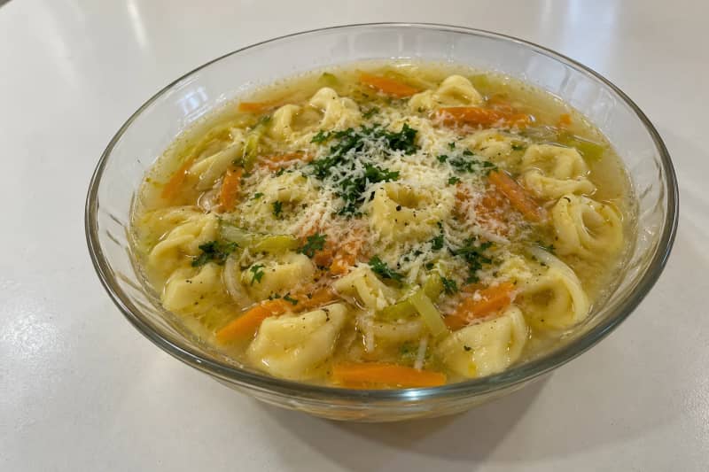 Capeletti in broth