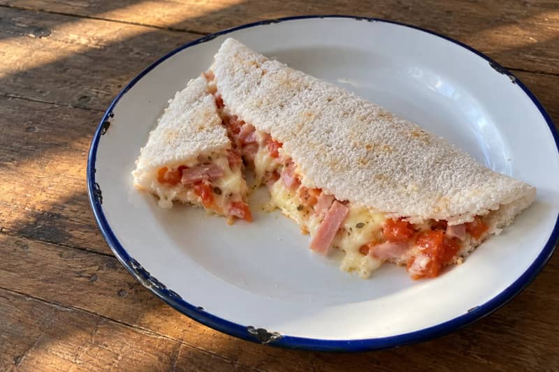 Tapioca crêpe with ham and cheese