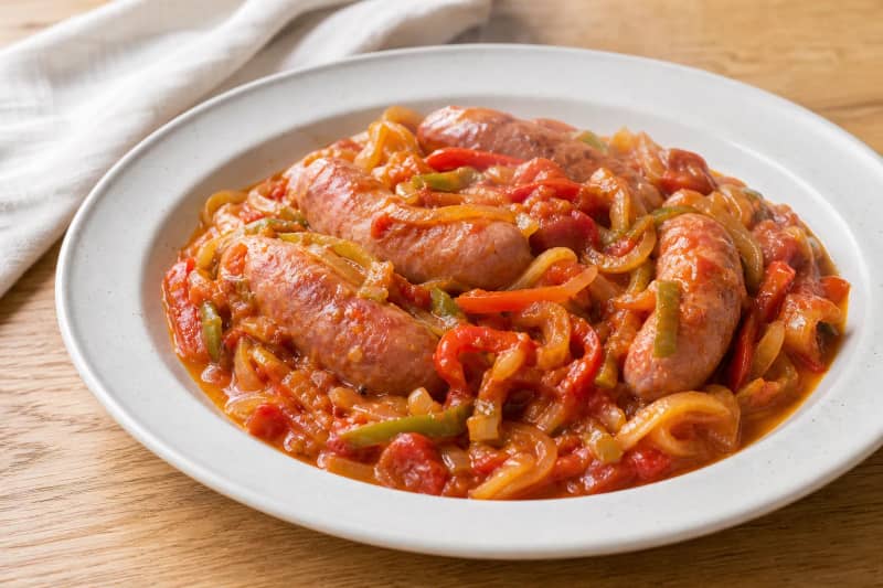 Fresh sausages with onion and tomato sauce