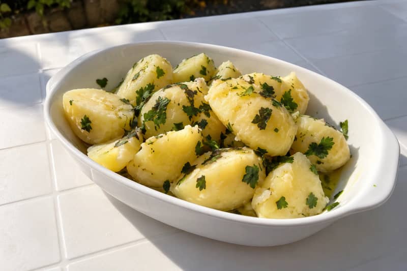 Boiled potatoes with parsley