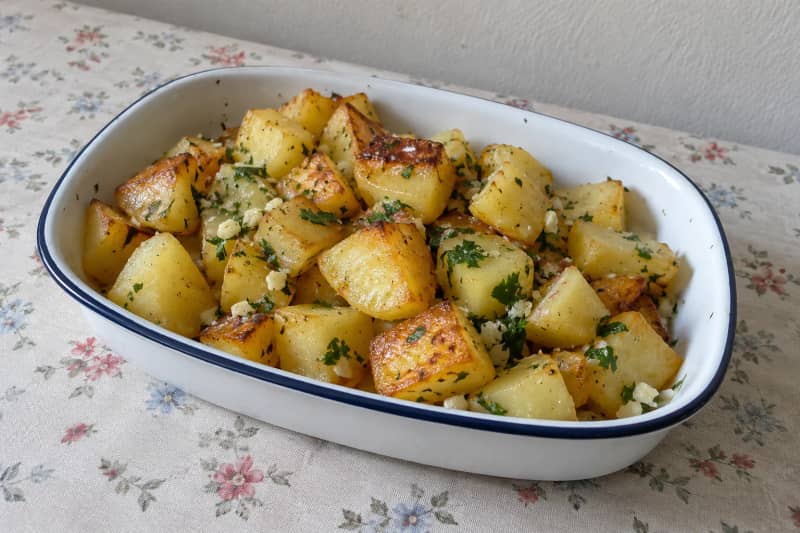 Sautéed potatoes with garlic and parsley