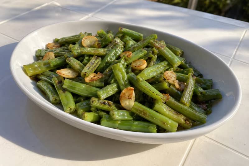 Green beans sautéed with garlic
