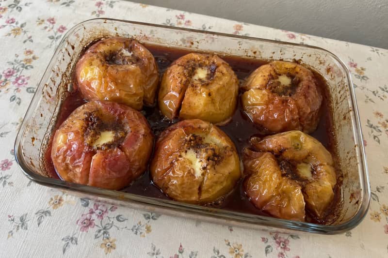 Baked apples with port
