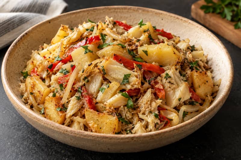 Roupa velha (salt cod and potato sauté)